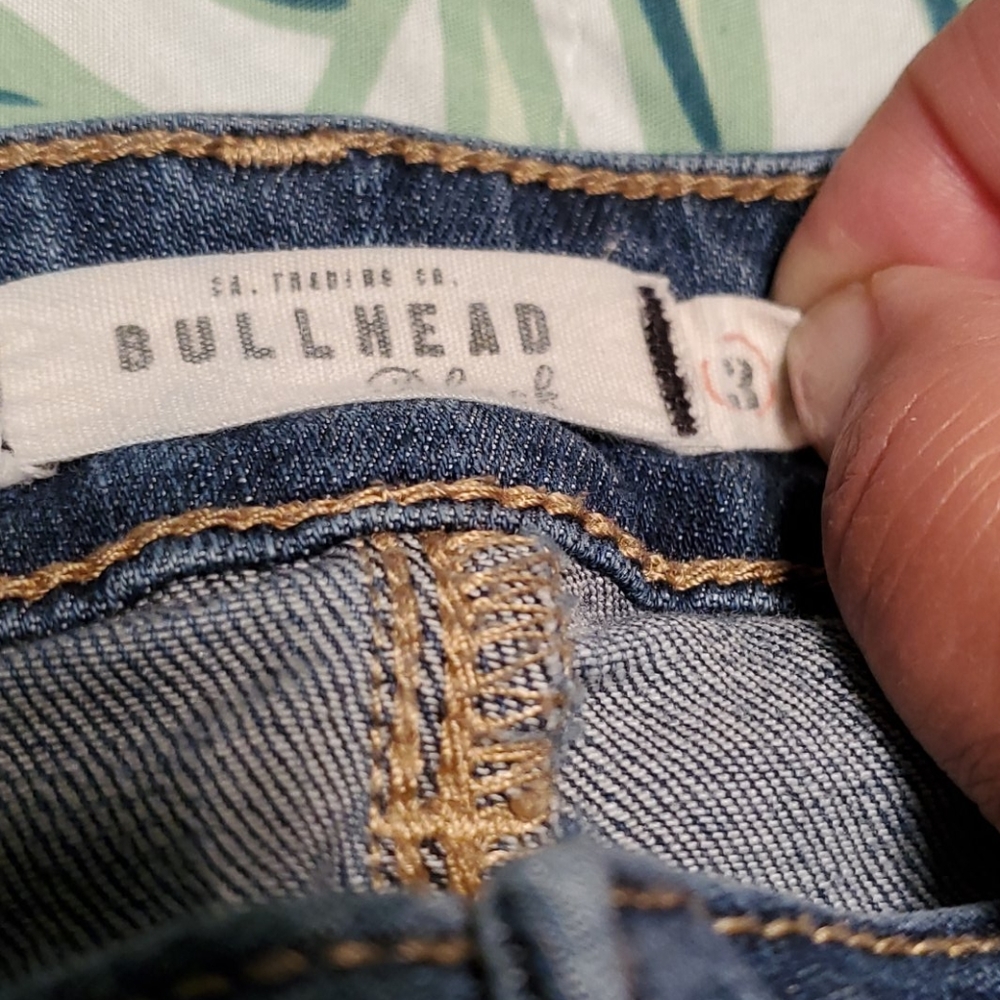 Bullhead Jeans - Picture 2 of 8